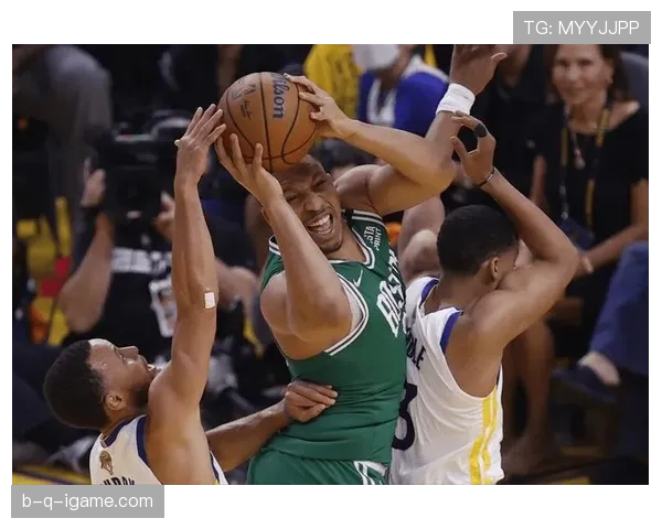 乌加特在巴黎防守体系中的不可替代性分析 乌加特在巴黎防守体系中的不可替代性分析